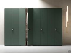 Focus Wide hinged wardrobe, with metal handles (Ring model shown here) and doors in melamine, lacquer or wood essence