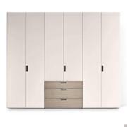 Wardrobe with doors and drawers in a central position