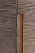 Detail of the handle in clay oak wood veneer and contrasting recess (colour of the recess grip not available)