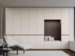 Closet Zenit Lounge with horizontal groove model B4 veneer and diamond finish doors