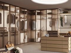 Closet with glass doors Artemis Lounge in a corner composition, with Horizon island in the middle of the room