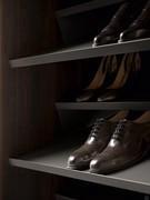 Shoe shelf with a useful depth of 50.8 cm for 61.2 cm deep cupboards. For cupboards 43.8 cm deep, the useful depth is 34 cm 