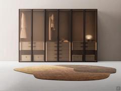 The bronze-etched glass delicately shades the interiors equipped with free-standing and suspended drawer units. The positioning creates an elegant symmetrical balance