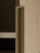 Detail of the Midley half-height opening, elegant and ergonomic