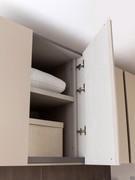 Each Wide cabinet wall unit above 46.8 cm is equipped with a 3.5 cm thick internal shelf