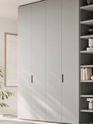 Focus Wide wardrobe with I22 handle, created by combining two double-hinged door modules