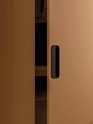 Detail of the IM handle, which can be combined with all door materials available for the Focus Wide wardrobe