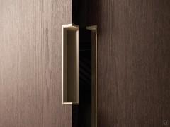 Detail of the Midley opening combined with the Rev handle, available on two-door modules