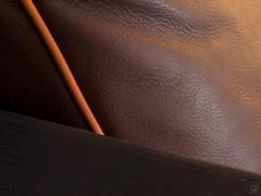 Leather profile detail in a contrasting color to that of the seat