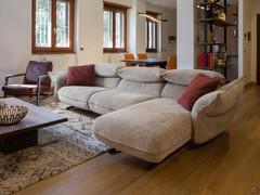 Sofa with chaise longue, in light gray Mineral fabric, Black matte metal feet, square fabric soapbox cushions