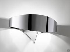 Curved metal wall sconce Linfa with chrome diffuser