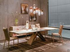 Regal living room with coordinated lights and colors, illuminated by the presence of the Apollo lamp by Cattelan