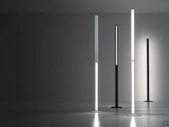 Tablet lamp in the free-standing version, also swivelling and available in two finishes