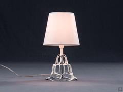 Pinha lamp with a geometric metal structure