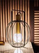 Eira table lamp with alabaster diffuser, placed on a Vagli Gold Calacatta marble tabletop