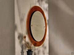 Nabil mirror with glass frame in its version shape