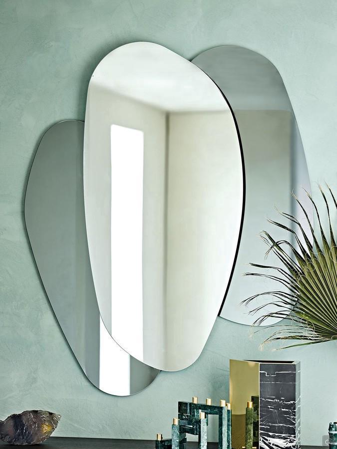 Mirror with three Ulisse by Cattelan