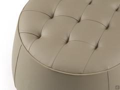 Detail of the tufted seat of Cobalto round ottoman