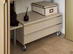 Chest of drawers with 2 drawers and wheels, placed in the entryway niche