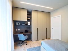 Single bedroom with wardrobe with desk corner.