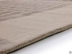 Detail of the thickness and flush edge of the Zen carpet