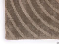 Detail of the two-tone cotton and viscose Zen carpet