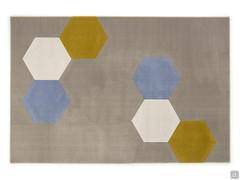 Detail of the geometric hexagon pattern on a 240x160 cm rug