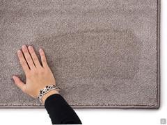 Detail of the rug effect when passing a hand on top of it