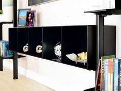 Metal cube shelf Swan integrated with the Byron bookcase, so you can also make open storage units in your own wall unit