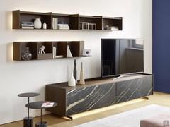 The variety of models and sizes of the California sideboard shelves makes it possible to create large compositions to replace the more traditional wall units