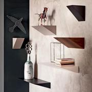 Pendola shelf is suitable to create compositions