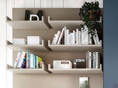 Front view of the shelf with Wide back available in two depths: cm 25 or 37.1