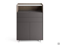 Columbus High 92 cm width two-tone with clay oak frame and brown lacquered fronts