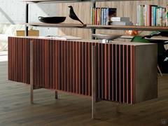 Credenza moderna in legno con ante dogate Virtuo