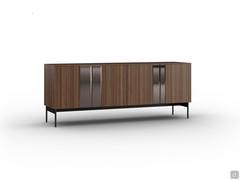 Sideboard Quartetto with straight feet in black painted metal, frame and doors in canaletto walnut and smoked bevelled bevelled glass inserts