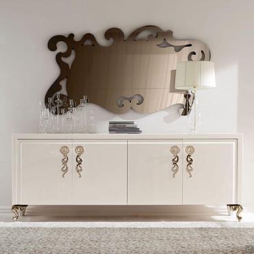 George lacquered sideboard with golden handles by Cantori