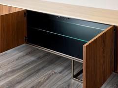 Canaletto walnut shows typical natural wood grains, both on the exterior and interior parts