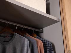 Land honeycomb wardrobe with sliding doors - Detail of the hanging rod and shelf, included as standard, to which it is attached