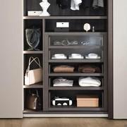 Partition with side shelves and right compartment equipped with pull-out tray and drawers with glass front