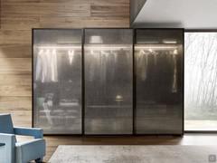 Virgina sliding wardrobe with woven glass doors - version with 3 doors with brown painted metal frame