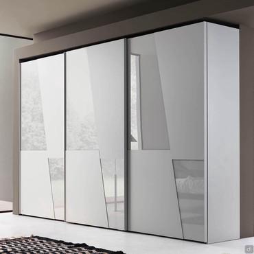 Distinctive closet with geometrically designed sliding doors in polished or frosted glass/finished or lacquered