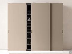 Focus Wide sliding wardrobe fully equipped as a shoe rack, with dedicated slanted shelves