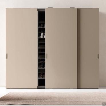 Focus Wide shallow sliding closet