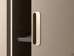 Detail of the IM handle, one of several alternatives for the Focus Wide sliding closet