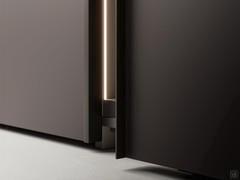 Midley door with convenient full-height handle available in white, mocha shine, nickel or matte lacquer painted metal