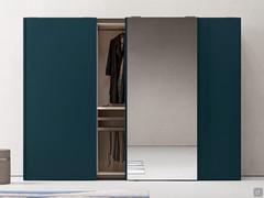 4-metre wardrobe with Midley Wide sliding doors, composition with central mirrored door and midnight blue matt lacquered side doors with matching side panels and full-height metal groove