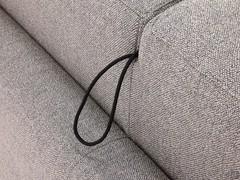 Detail of the cord for rotating the backrest: with the sofa bed closed, the cord is hidden in the gap between the two cushions