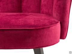 Detail of upholstered seat of divanet Petra in velvet with matching profile