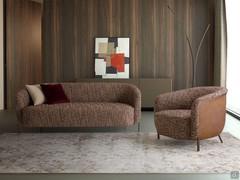 Single-seat linear sofa Bailey combined with the matching armchair