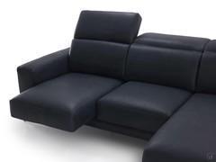 Sofa Newport with pull-out seat, available with either manual or electric mechanism